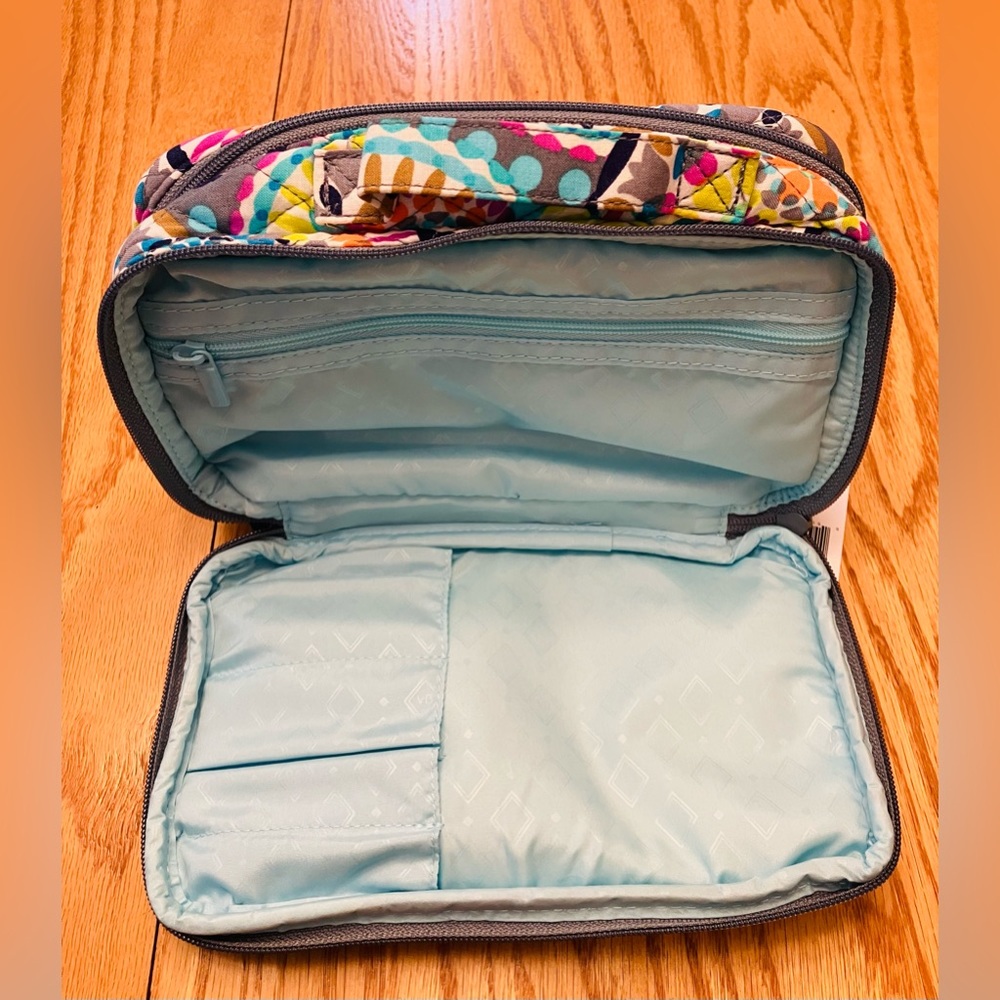 NEW Vera Bradley SUNNY MEDALLIO Blush and Brush Bag Makeup Cosmetic Travel Case - Picture 5 of 8